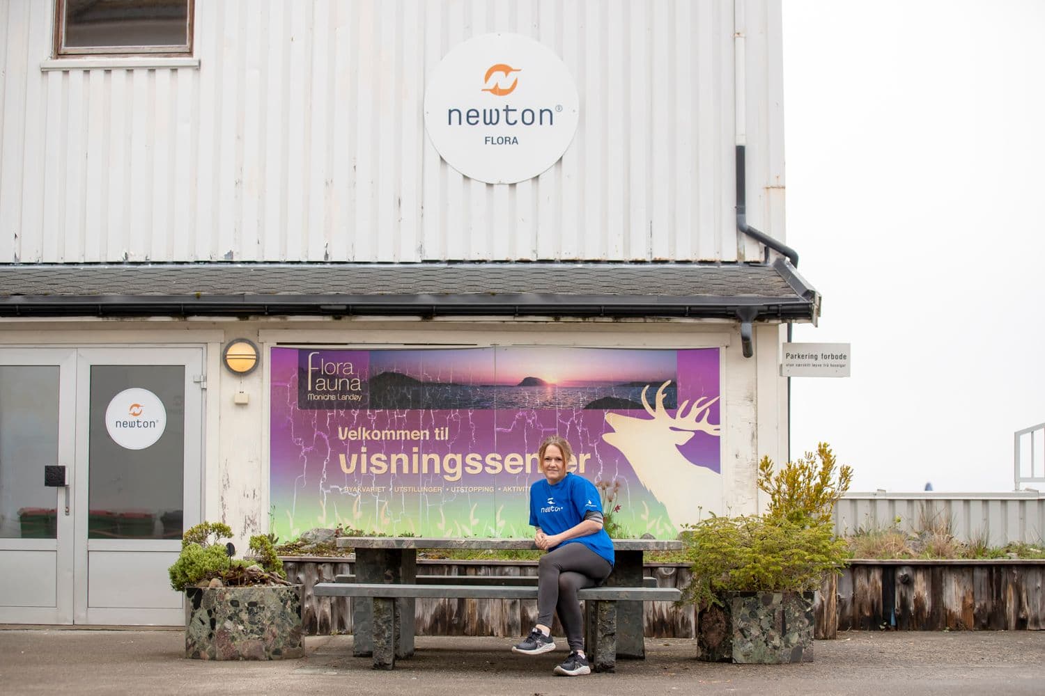 Monicha foran byakvariet og Newton-rommet.